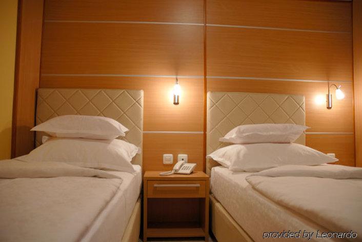 Hotel Cezar Banja Luka Zimmer foto